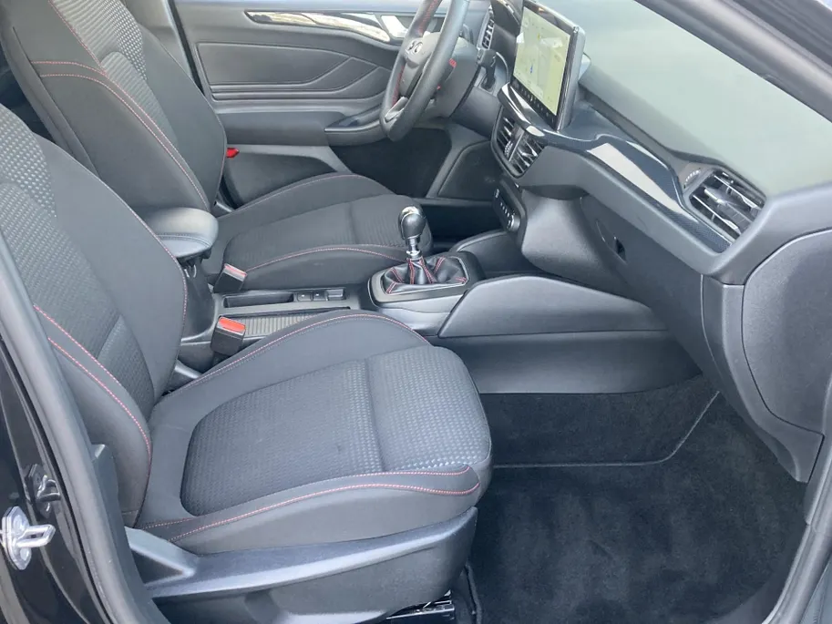 Ford Focus 1.0 EcoBoost Hybrid ST Line 125 pk Wagon GROOT NAVIGATIE-WINTERPAKKET-PRIVACY GLASS