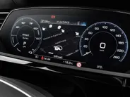 Audi e-tron 55 quattro 95 kWh 408pk S Edition · SOH 96,8% · Camera · Luchtvering · Afneembare Trekhaak · Head-Up Display · Elek. Achterklep · Stoelverwarming · 20'Velgen ·