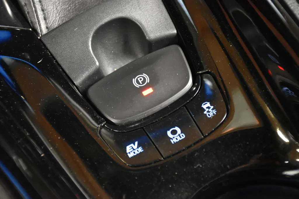 Toyota C-HR 1.8 Hybrid 122pk CVT Bi-Tone Navigatie | Cruise | Clima | PDC |Half Leer | Parlemoer Wit