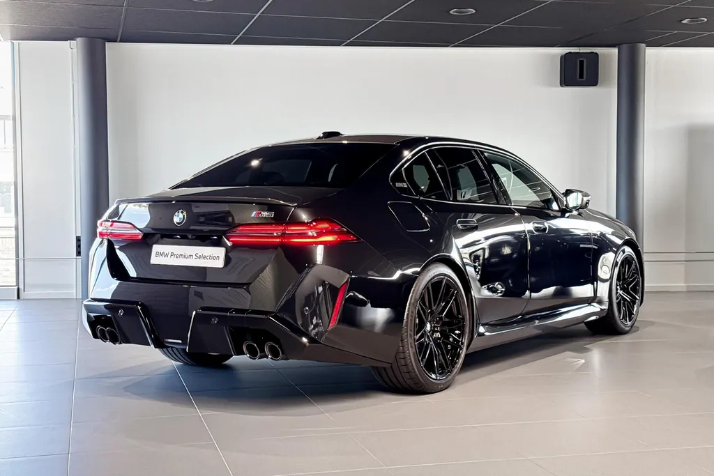 BMW M5 Sedan 