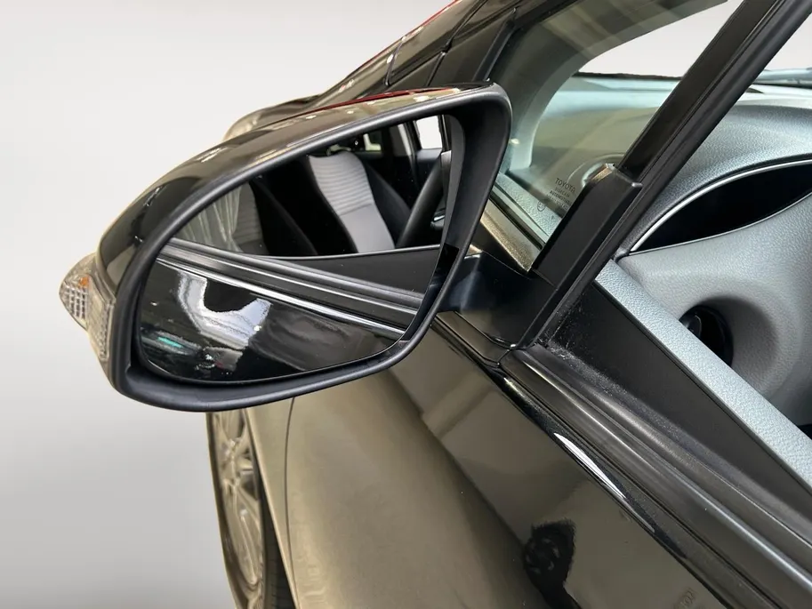 Toyota Yaris 1.5 Hybrid Dynamic | Apple Carplay / Android Auto | Parkeersensoren Voor | Parkeercamera Achter | Lichtsensor + Regensensor | Cruise Control | Rijstrooksensor | 15'Lichtmetalen Velgen