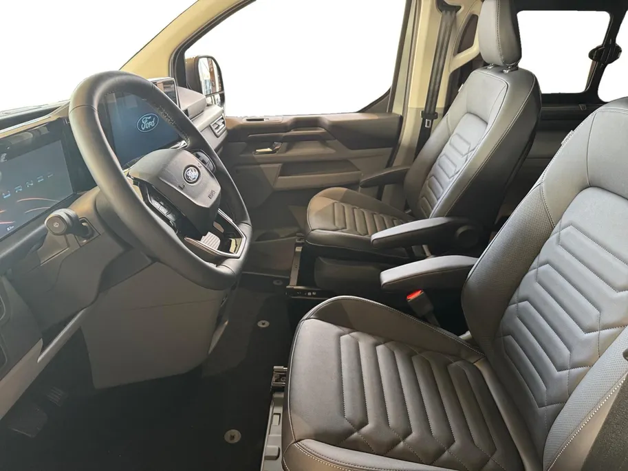 Ford Tourneo Custom 340 2.5 PHEV L1H1 Titanium X 8 persoons | Automaat | B&O Audio | Lederen bekleding | Achterklep | Matrix koplampen | Navigatie