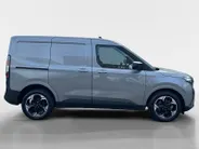 Ford E-Transit Courier Limited 46 kWh | Nieuw te bestellen | Prijs Exclusief BTW - Incl. Kosten Rijklaarmaken | Automaat | Trekhaak | Navigatiesysteem | Adaptieve Cruise Control | Dodehoek detectie