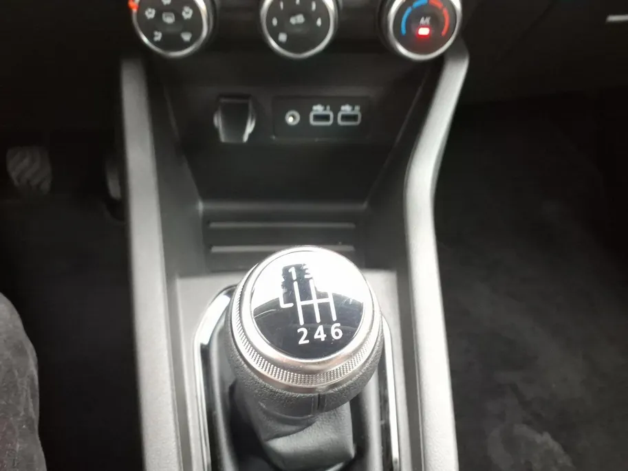 Renault Clio 1.0 TCe 90 Evolution Navigatie | Camera | Bluetooth | Parkeersensoren | LMV | Airco | 12 Maanden BOVAG Garantie
