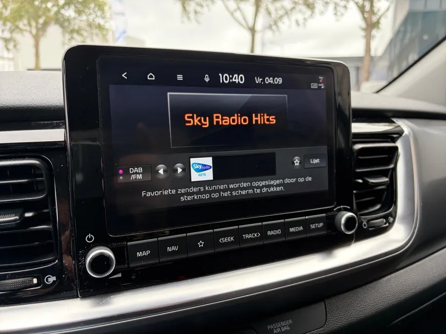 Kia Stonic 1.0 T-GDi MHEV DynamicPlusLine | *1e EIGENAAR | *LAGE KM- STAND | APPLE CARPLAY/ ANDROID AUTO | CAMERA | NAVI | KEYLESS | CLIMA | DEALER ONDERH. | ORIGINEEL NL  |