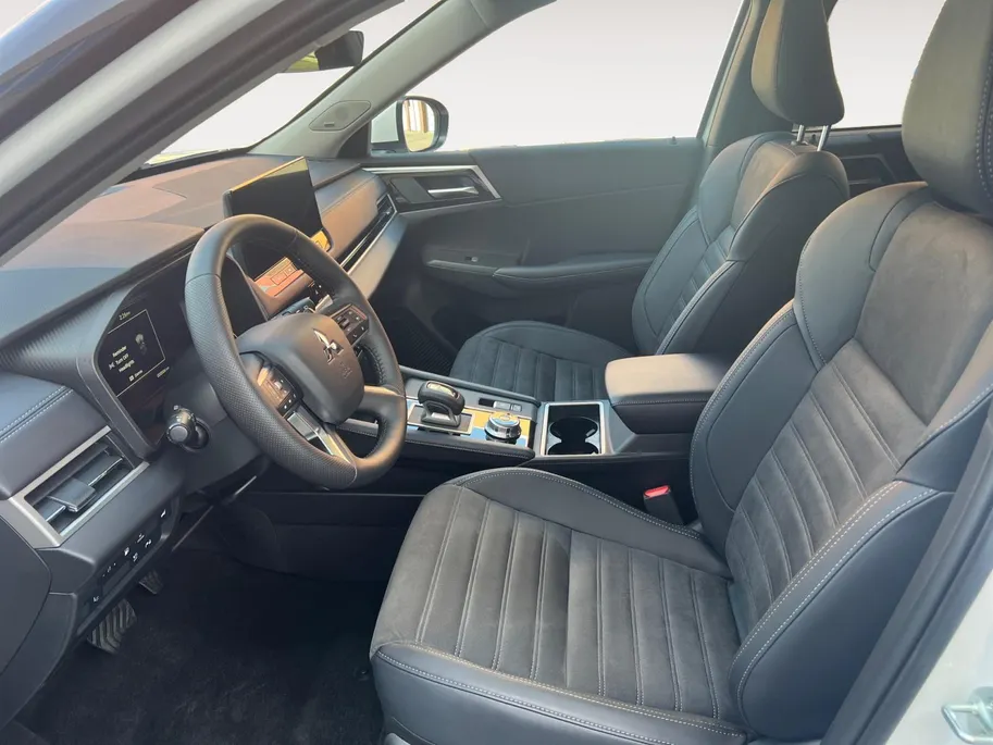 Mitsubishi Outlander 2.4 PHEV First Edition | 6000 EURO KORTING | NU DIRECT LEVEBAAR | 8 JAAR GARANTIE |