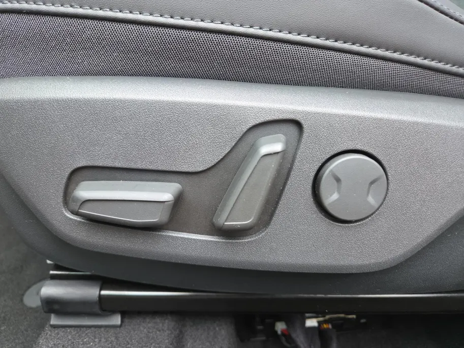Kia Niro 1.6 GDi Hybrid ExecutiveLine Meest luxe uitvoering | Dealer onderhouden | Schuif-/kanteldak | Cruise Control Adaptief | Dodehoek Detectie | Head up Display | Stoelverwarming en Ventilatie | Harman/Kardon | Android & Carplay | NAP