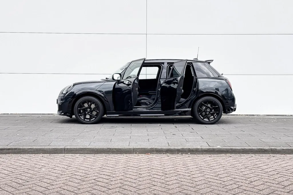 MINI Cooper 5-deurs 1.5 Cooper C John Cooper Works XL