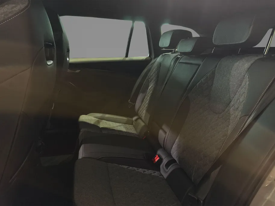 Škoda Octavia combi Sportline Business 1.5 TSI m-HEV 110 kW / 150 PK | Trekhaak wegklapbaar | 19'' draconis velgen | 1.000,- inruilbonus!!