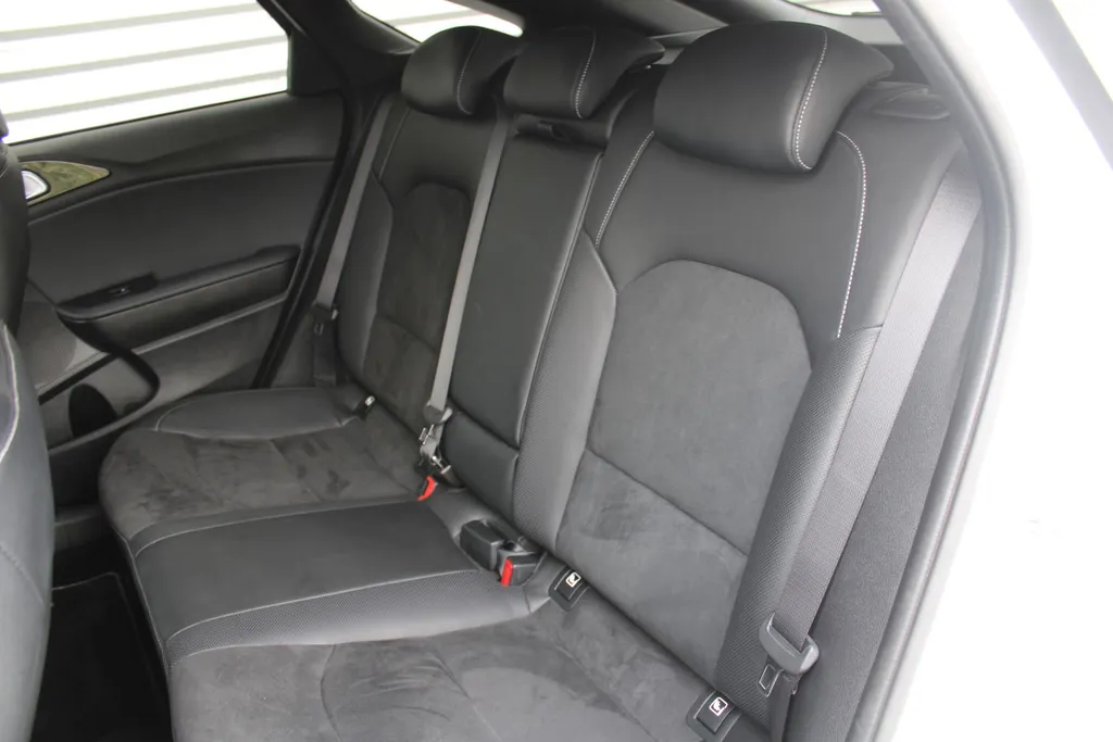 Kia ProCeed 1.5 T-GDi DCT7 GT-Line | BTW Auto | Automaat | Trekhaak | Verwarmde sportstoelen | Camera | Dodehoek detectie | Telefoonlader | LED |