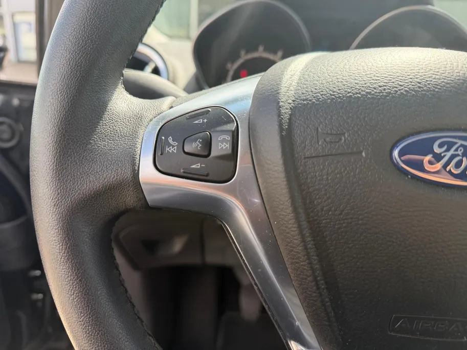 Ford Fiesta 1.0 EcoBoost Titanium | NL auto | Navigatie | Parkeersensor achter | Bluetooth | Cruise control | Verwarmde voorruit |