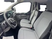 Ford Tourneo Custom 340 L2 Titanium 2.5 PHEV 233 pk | 9-persoons | TE BESTELLEN | Dual-zone airco | Inklapbare trekhaak | Cruise control | Verwarmd stuurwiel | Dubbele schuifdeuren met uitzetruiten | 17' LM velgen