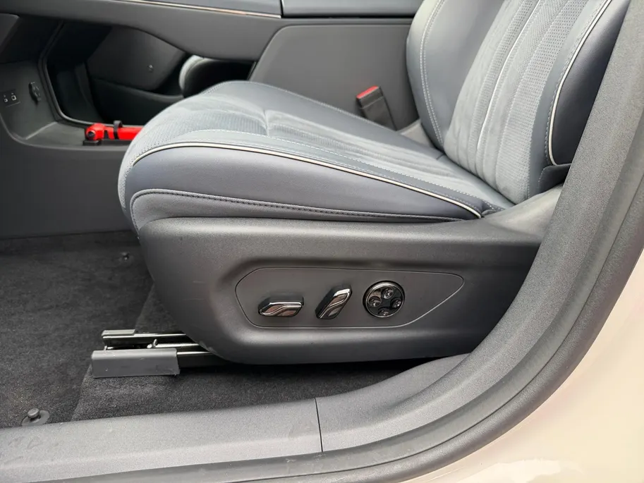 Voyah Courage Performance Edition 80 kWh Full Option | Open dak | 360* Camera | Head Up Display | Adaptief Cruise Control | Stoel koeling,-verwarming & massage| 435 PK |