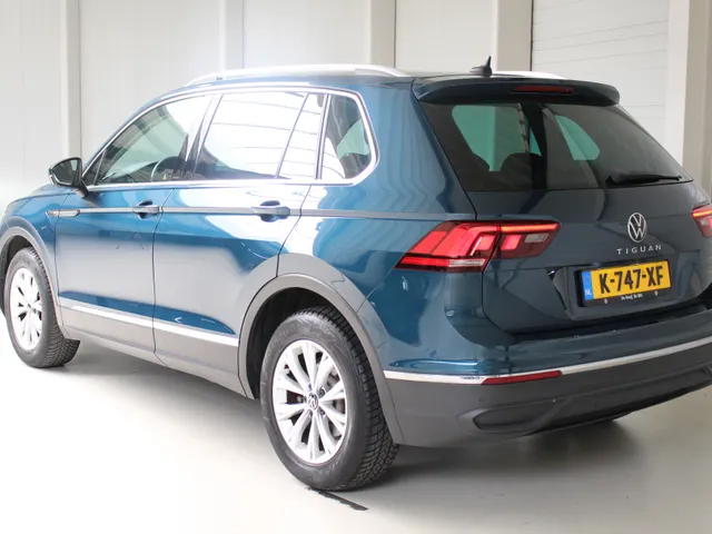 Volkswagen Tiguan 1.5 TSI Elegance Apple Carplay | Parkeercamera | Stoelverwarming | Inklapbare buitenspiegels | Climate Control