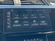 Audi e-tron Sportback 55 quattro S Line 95 kWh 300kW/408PK · Panoramadak · Trekhaak · Camera · Leder · Stoelverwarming · Drive select ·  Garantie t/m 18-10-2027 of 100000km.