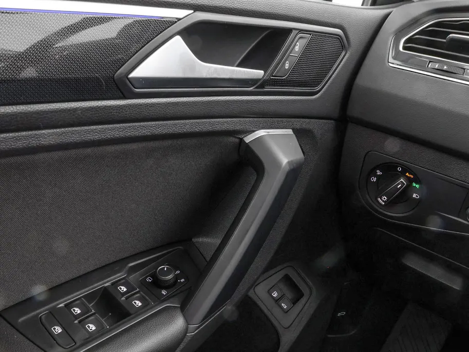Volkswagen Tiguan 1.4 TSI 245pk DSG eHybrid Elegance · 360 Camera · Wegklapbare Trekhaak · Apple/Android Car Play · Dodehoek Detectie · 18'' Inch · Stoel & Stuurwiel verwarming ·