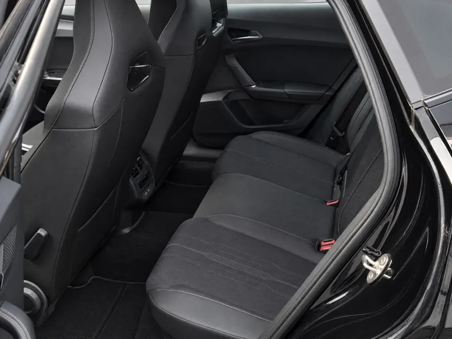 CUPRA Formentor 1.4 e-Hybrid VZ 245pk DSG Performance · Panoramadak · Inklap. Trekhaak · Camera · Keyless · Dodehoeksensor · Stuur- & Stoelverwarming ·