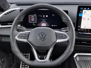 Volkswagen T-Roc 1.5eTsi/150PK R-Line · Trekhaak · Navigatie · Camera + Parkeersensoren · Stoelverwarming · Apple/Android Car Play · Garantie t/m 19-01-2028