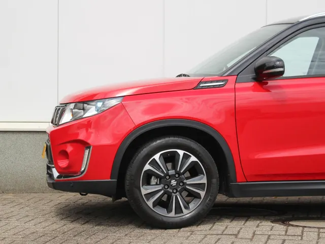 Suzuki Vitara 1.4 Boosterjet Style Automaat | Schuifdak | Trekhaak | Adap. Cruise | Camera | Lm-Velgen