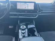 Kia Sportage 1.6 T-GDi MHEV GT-Line | 1510 kg trekgewicht | Glazen schuif-/kanteldak | Elektrisch verstelbare stoelen | Dodehoekassistentie | Stoel- en stuurverwarming | Achteruitrijcamera | Parkeersensoren voor- en achter | Apple/Android Carplay