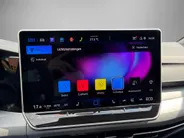 Volkswagen Golf 1.5 eHybrid Life Edition Panoramadak · Achteruitrijcamera · Draadloze telefoonlader · Stuur- & Stoelverwarming