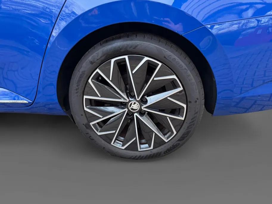 Škoda Superb Combi 1.4 TSI iV Laurin & Klement | Geheugenfunctie berijdersstoel | Climate | Achteruitrijcamera | Parkeersensoren | Navigatie |