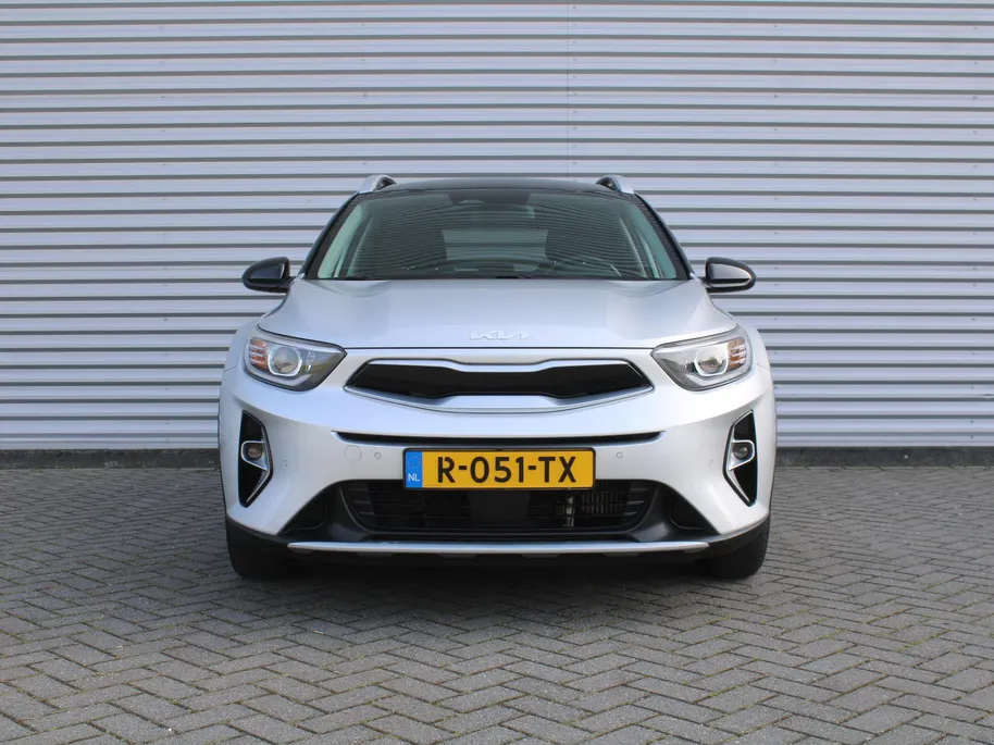 Kia Stonic 1.0 T-GDi MHEV DynamicLine | Stoelverwarming | Camera | Parkeersensor v+a | Clima | Navi | Apple Carplay/Android Auto | 15" LM | Cruise |