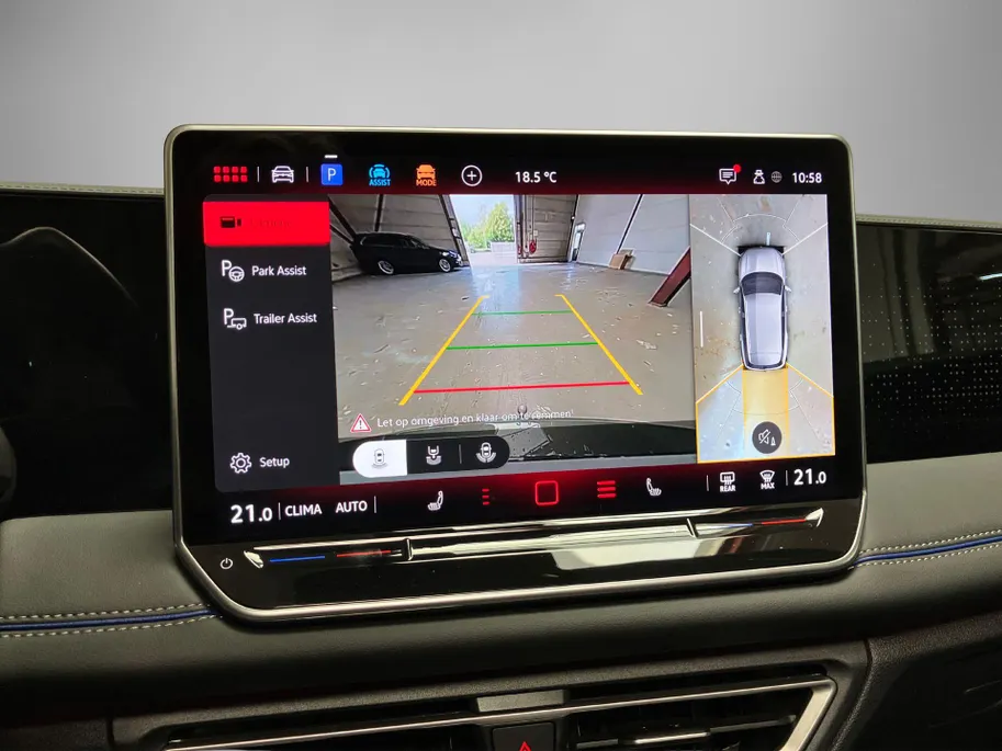 Volkswagen Tiguan 1.5eTSI/150PK R-Line · Panoramadak · Trekhaak · 360°Camera + Parkeersensoren · Garantie t/m 06-01-2030 of 100000km.