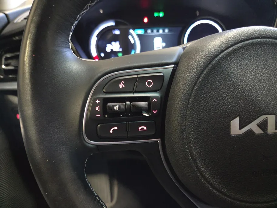 Kia e-Niro DynamicPlusLine 64 kWh | 1e Eigenaar | Accu 100% | Dealer onderhouden | Cruise Control Adaptief | Schuif/Kantel dak | Stoelverwarming | Apple Carplay/Android Auto | Camera | Fabrieksgarantie | NAP