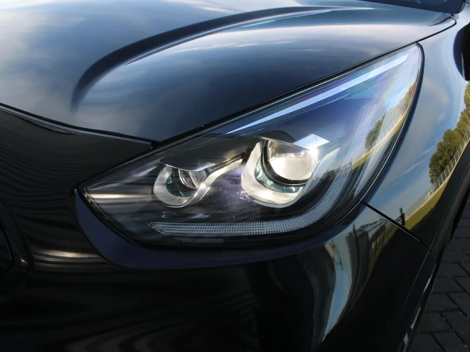 Kia e-Niro ExecutiveLine 64 kWh | Trekhaak | Stuur-/stoelverwarming + ventilatie | Leer | 17' LM | Cruise adapt. | Dodehoek detectie | LED | JBL audio |