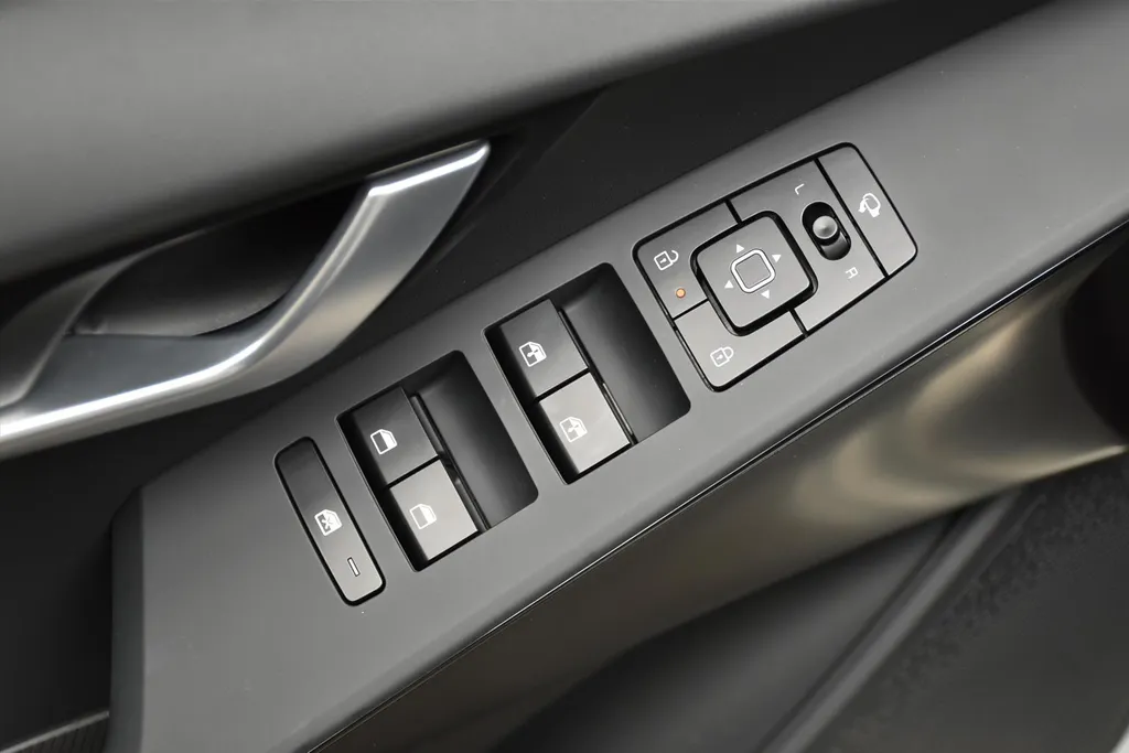 Kia Niro 1.6 GDi Hybrid 138pk DCT6 DynamicLine Direct leverbaar!