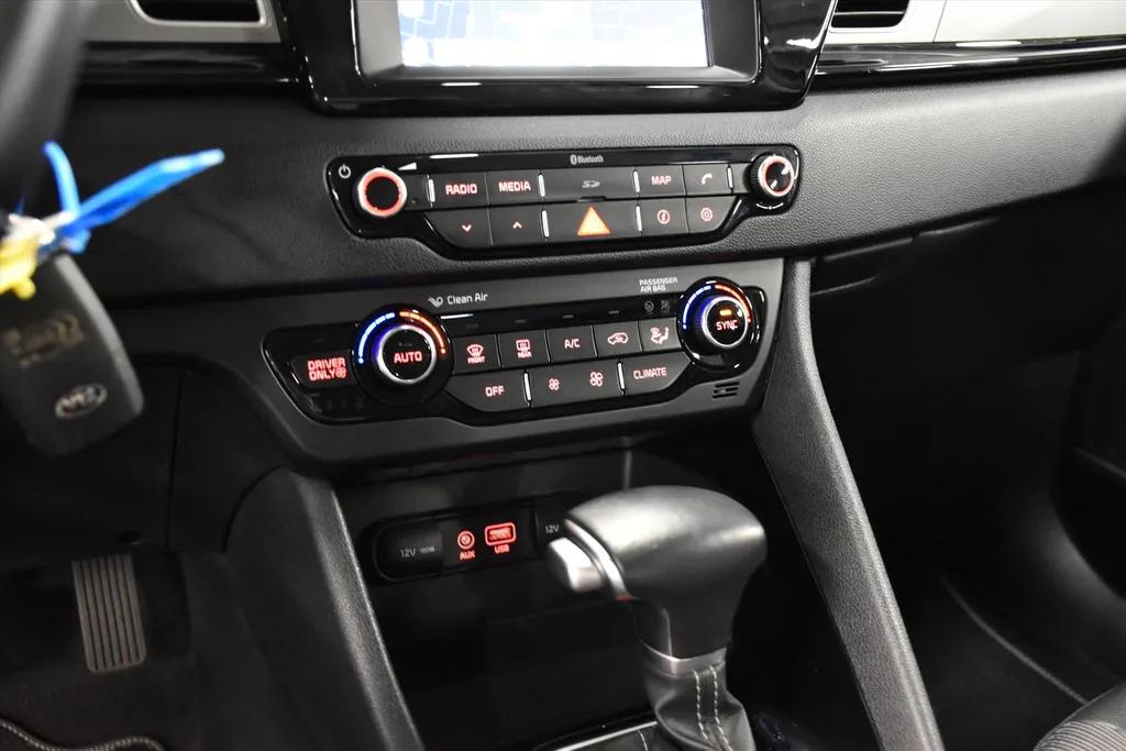 Kia Niro 1.6 GDi Hybrid 141pk DCT6 First Edition TREKHAAK
