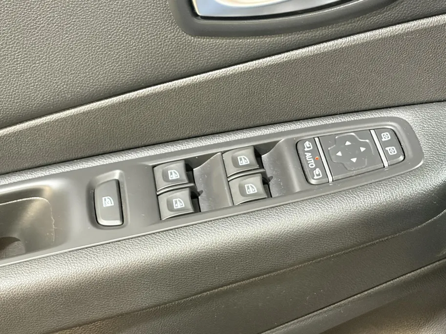 Renault Captur 150PK TCe Intens Automaat | 1ste Eigenaar | Trekhaak | 1200kg Trekgewicht | Cruise Control | Climate Control | Navigatie | Camera | Parkeersensoren | Licht & Regen Sensor | Armsteun |
