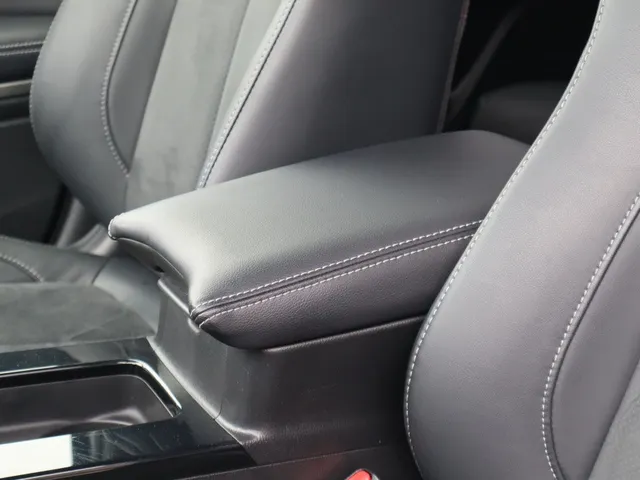 Mitsubishi Eclipse Cross 2.4 PHEV Executive Trekhaak | All Seasons | Adaptive Cruise