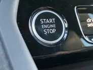 Audi Q5 2.0TFSIe-hybrid 220kW/299PK S Line quattro · Panoramadak · 360°Camera + Parkeersensoren · Apple/Android Car Play · Garantie t/m 25-09-2029 of 80000km.