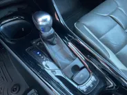 Toyota C-HR 1.8 Hybrid Bi-Tone | Side Bars| Leer| Lichtmetalen velgen| Stoel verwarming| 4 seizoenbanden| Afneembare trekhaak| JBL speakers| BI-Tone uitvoering| Navigatie| Metalliclak