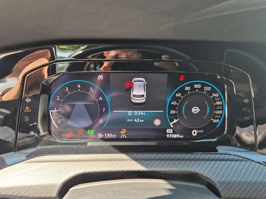 Volkswagen Golf 1.5 eTSI R-Line Business | Cruise Control | Climate Control | Digitaal Dashboard | Navigatie | Sportstoelen | Stoelverwarming | Stuurverwarming |