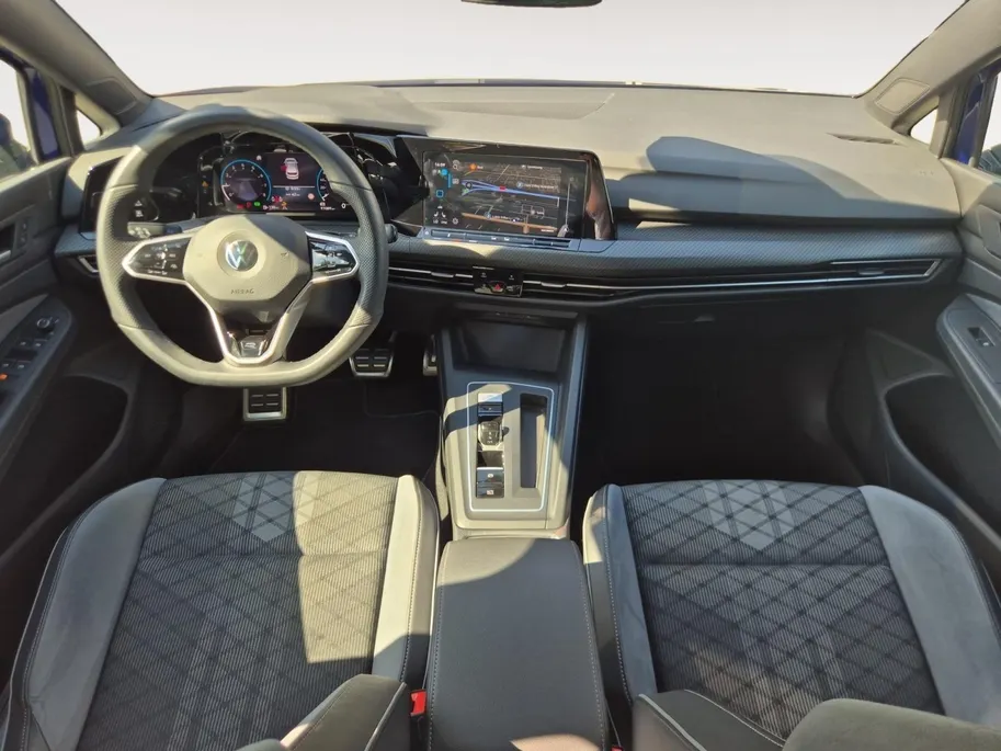 Volkswagen Golf 1.5 eTSI R-Line Business | Cruise Control | Climate Control | Digitaal Dashboard | Navigatie | Sportstoelen | Stoelverwarming | Stuurverwarming |