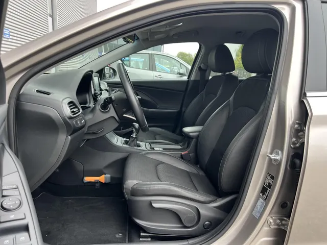Hyundai i30 Wagon 1.4 T-GDI Premium | Apple Carplay & Android Auto | Climate Control | Lichtmetalen Velgen | Cruise Control