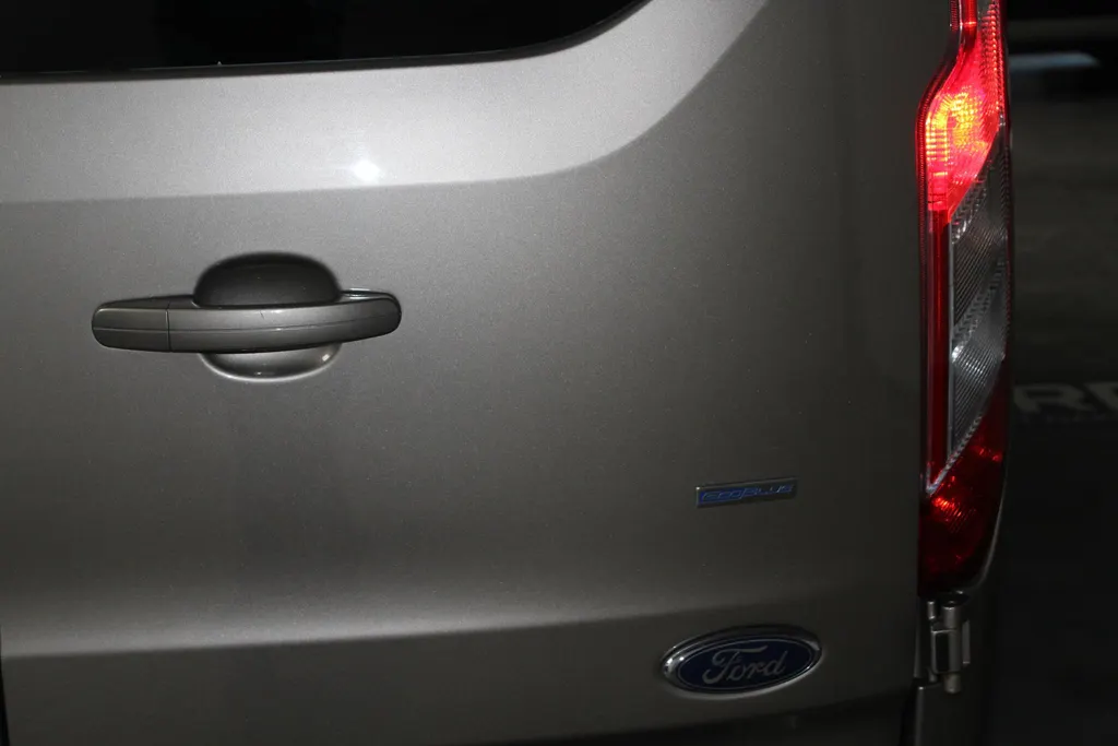 Ford Transit Custom 300 2.0 TDCI L1H1 Limited 130 PK | Drivers Assistance Pack | stoel & stuur verwarming | imperiaal | Safety pack | trekhaak | Apple Carplay/Android Auto |