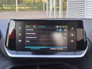 Peugeot e-208 EV Active Pack 50 kWh | Cruise control | Navigatiesysteem | Keyless start | DAB | LM Velgen | 100% Elektrisch | SOH 95,6 %