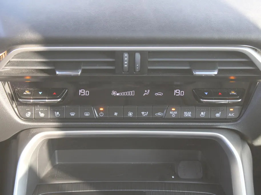 Mazda CX-80 2.5 e-SkyActiv PHEV Homura Plus | Trekhaak | Stuur-/stoelverwarming + ventilatie | 360 Camera | Schuifdak | Elek. stoelverst. | 20' LM | Leer | 7-zits |