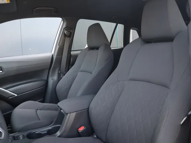 Toyota Corolla Cross Hybrid 140 Dynamic | Stoel/Stuur verwarm | All Season | Elek. kofferbakklep VERKOCHT