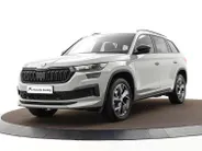 Škoda Kodiaq 1.5 TSI 150pk DSG Sportline Business 7p. · Camera · Inklap. Trekhaak · Keyless · Elek. Bestuurdersstoel + Geheugen · Matrix LED · Garantie t/m 27-05-2028 of 100.000km