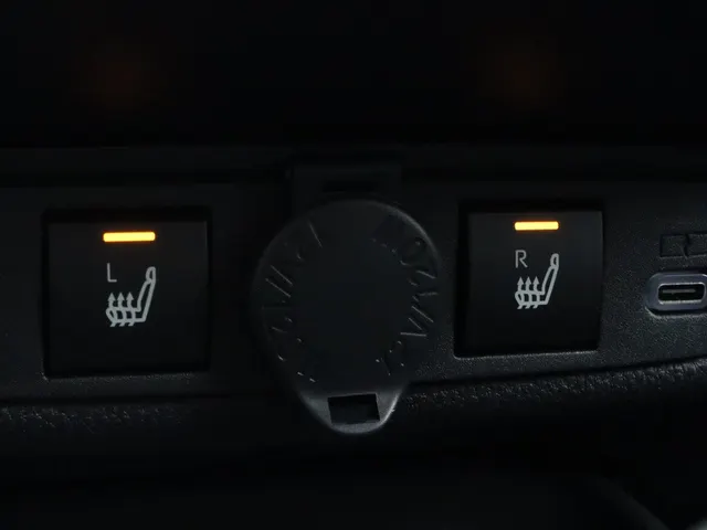 Toyota Aygo X Hybrid 115 play | LM Velgen | Stoelverwarming
