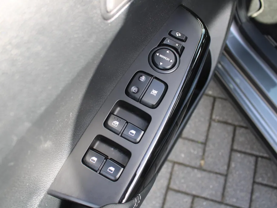 Kia Picanto 1.0 DPI GT-Line | Schuid-/kanteldak | Stuur-/stoelverwarming | Navi | Clima | Cruise | Camera | Leer | 16' LM | LED | Keyless |