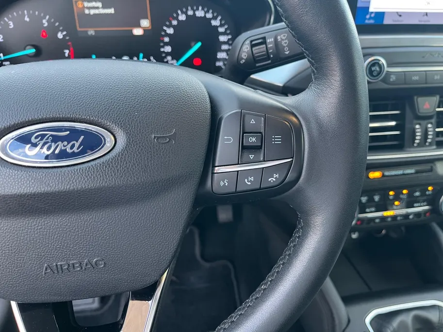 Ford Focus 1.0 EcoBoost Titanium Business | Navigatie | Apple carplay & Android auto | Winter pack | BLIS | Parkeersensoren voor en achter | Achteruitrijcamera | Trekhaak | Cruise control | Airco | Bovag garantie |