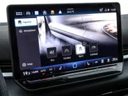 Volkswagen T-Roc R-Line First Edition 1.5 eTSI 150 PK 7 versn. DSG · Electrische achterklep · Achteruitrijcamera · Draadloze telefoonlader · Voorraad OUTLET · Prijs is inclusief inruilpremie ·
