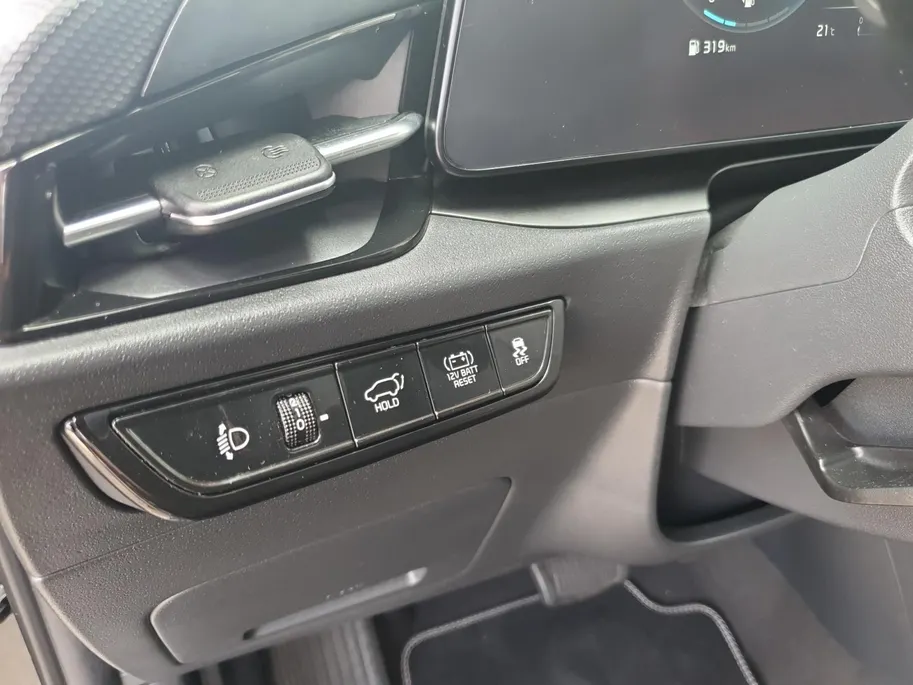 Kia Niro 1.6 GDi Hybrid DynamicPlusLine | Schuifdak | Stoel en stuurverwarming | Dodehoekdetectie | Head-up Display | Camera | verbruik 1 op 20!