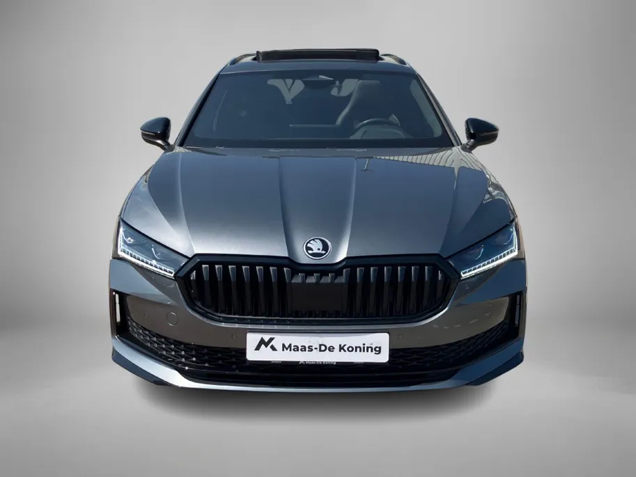 Škoda Superb Combi 1.5TSI 150kW/204PK PHEV Sportline DSG · Panoramadak · Apple/Android Car Play · Camera ·  Leder/Alcantara · Trekhaak ·